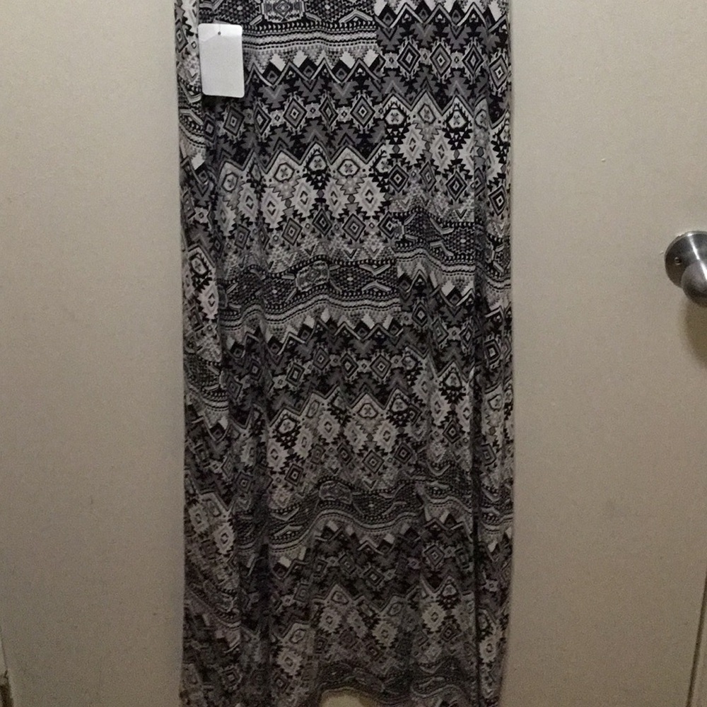 B-envied black tribal maxi skirt ladies size Large NWT